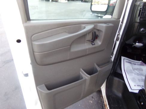 Used 2015 Chevrolet Express 2500 RWD image 22