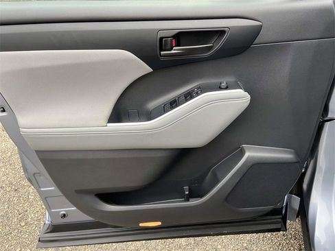 Used 2023 Toyota Highlander LE image 13