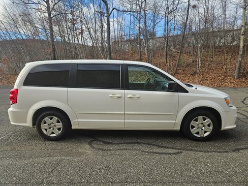 Used 2013 Dodge Grand Caravan SE FWD image 4