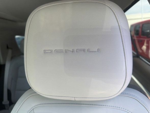 Used 2026 GMC Terrain Denali AWD/4WD image 9