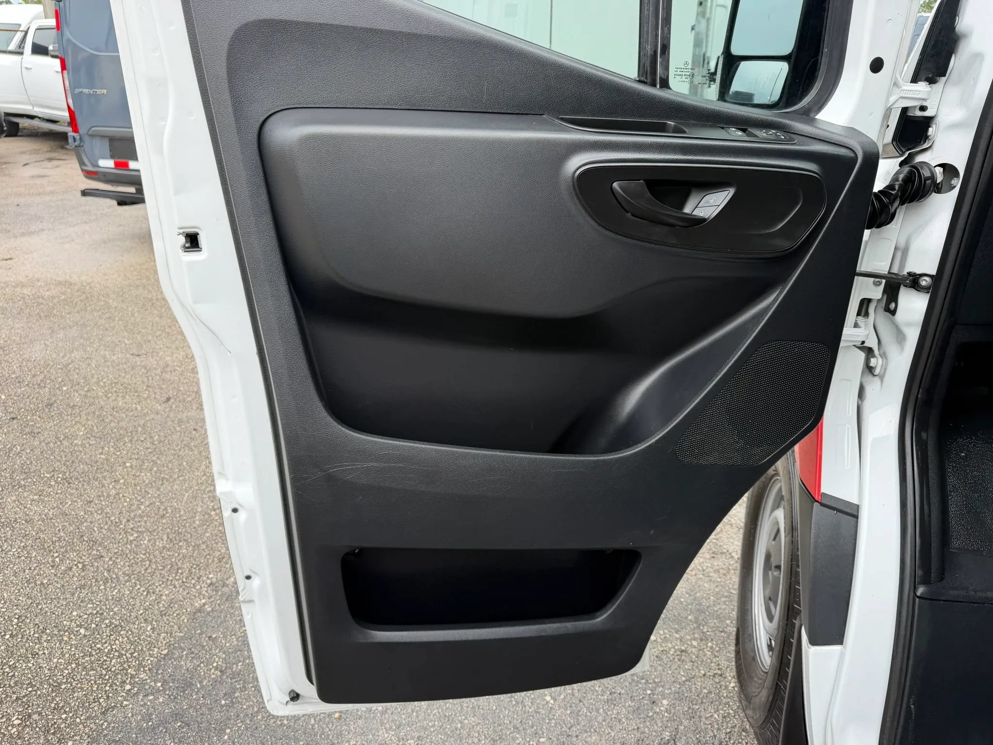 Used 2022 Mercedes-Benz Sprinter 2500 image 11
