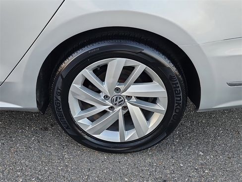 Used 2018 Volkswagen Passat 2.0T SE image 8