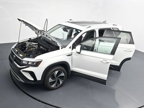 Used 2023 Volkswagen Taos SE AWD/4WD image 40