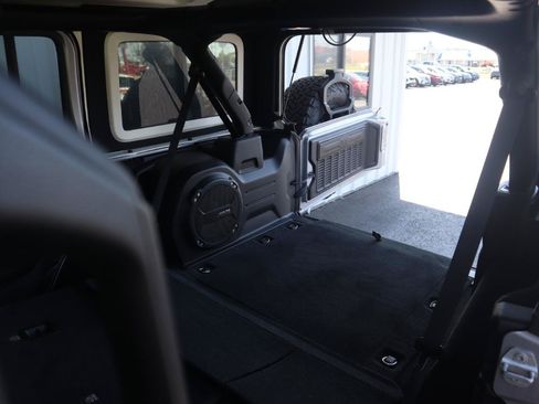 Used 2018 Jeep Wrangler Unlimited Rubicon AWD/4WD image 50