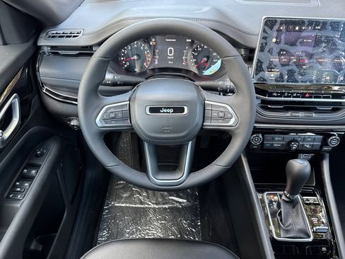 New 2026 Jeep Compass Latitude image 13