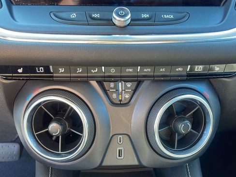 Used 2025 Chevrolet Blazer LT FWD image 24