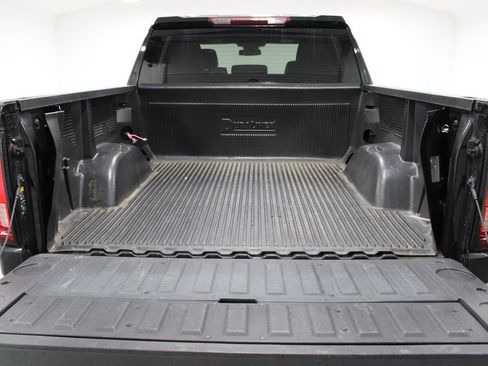 Used 2024 GMC Sierra 1500 SLT image 16