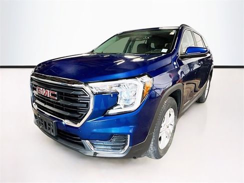 Used 2022 GMC Terrain SLE w/ Driver Convenience Package image 3