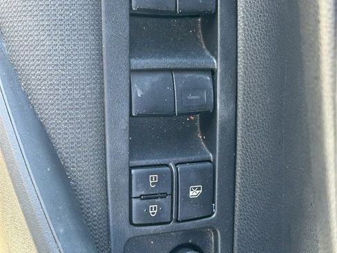 Used 2022 Toyota Corolla LE image 21