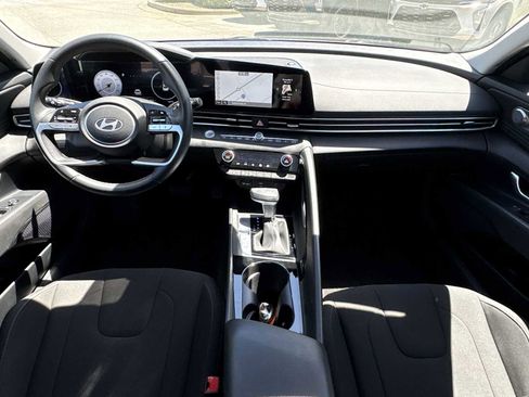 Used 2025 Hyundai Elantra SEL FWD image 21