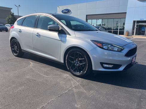 Used 2016 Ford Focus SE w/ Equipment Group 201A FWD image 8