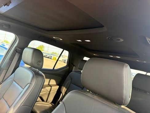 Used 2022 Chevrolet Traverse LT w/ LT Premium Package AWD/4WD image 12