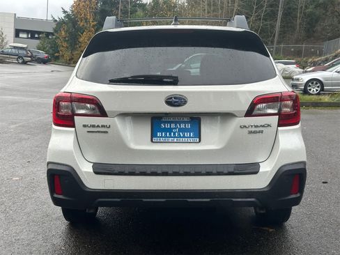Used 2018 Subaru Outback 3.6R Limited image 4
