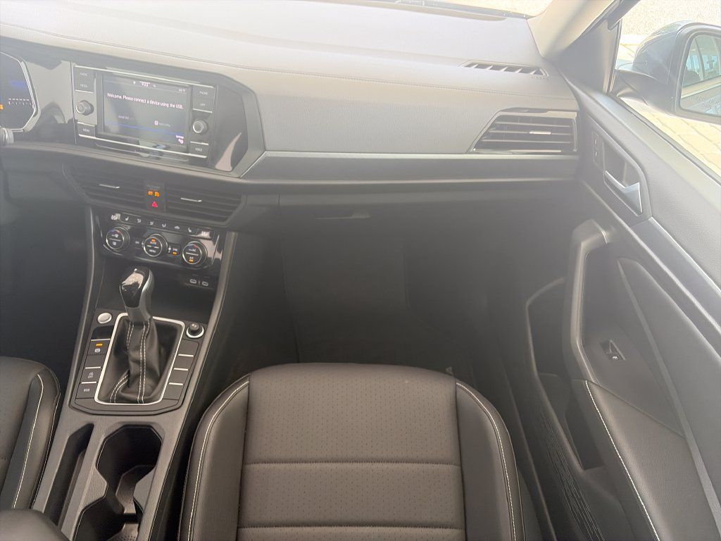 Certified 2024 Volkswagen Jetta SE FWD image 33