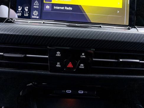 Used 2024 Volkswagen Golf R 2.0T image 24