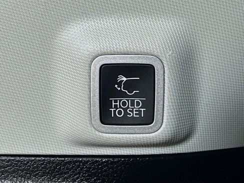 Used 2023 Jeep Grand Cherokee Laredo w/ Luxury Tech Group I image 30