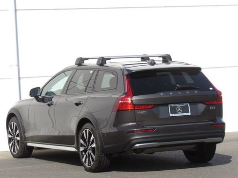 Used 2025 Volvo V60 B5 Cross Country Ultra w/ Protection Package Premier AWD/4WD image 5