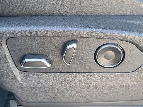 Used 2025 GMC Yukon XL Denali AWD/4WD image 22