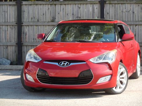 Used 2013 Hyundai Veloster w/ Style Pkg image 4