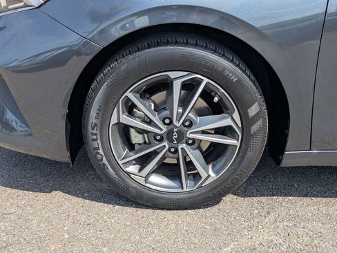 Used 2023 Kia Forte LXS w/ LXS Technology Package FWD image 10