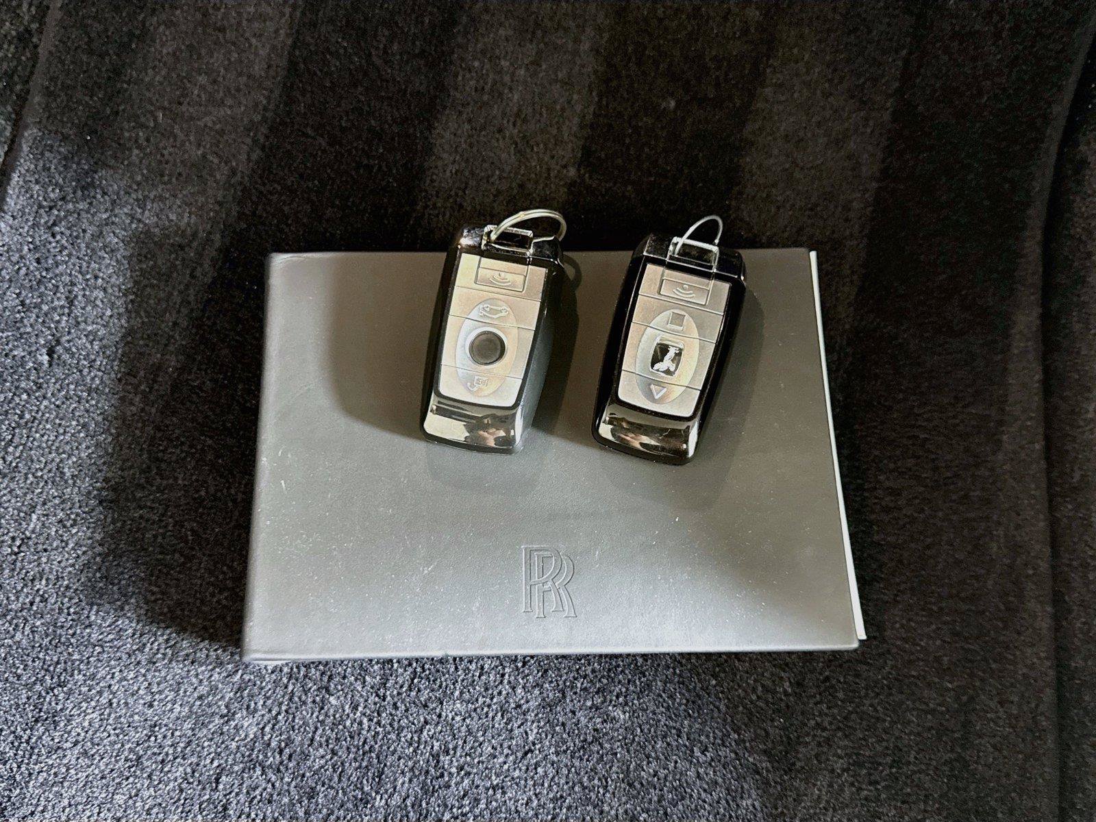 Used 2018 Rolls-Royce Dawn RWD image 40