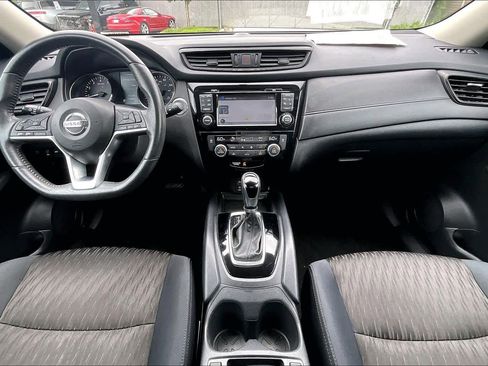 Certified 2017 Nissan Rogue SV w/ SV Premium Package FWD image 15