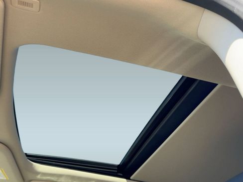 Used 2022 Ford Expedition XLT image 14