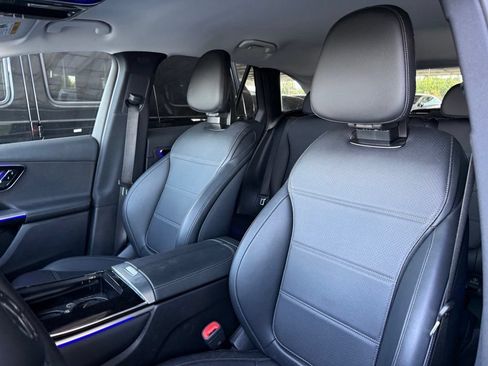 Used 2025 Mercedes-Benz GLC 350e 4MATIC image 3