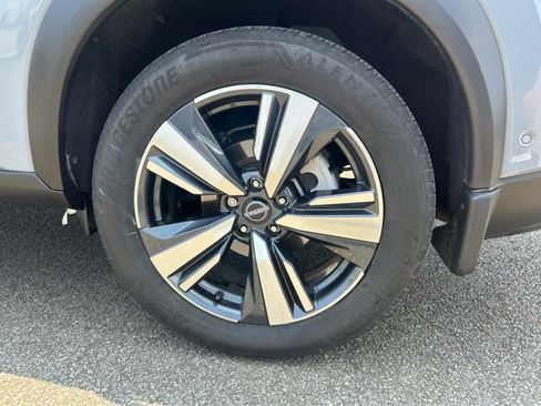Used 2023 Nissan Rogue SL w/ SL Premium Package FWD image 5