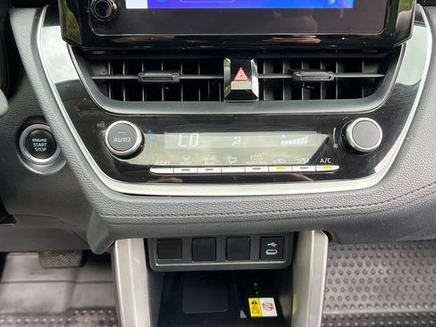 Used 2023 Toyota Corolla Cross LE w/ Moonroof Package AWD/4WD image 17
