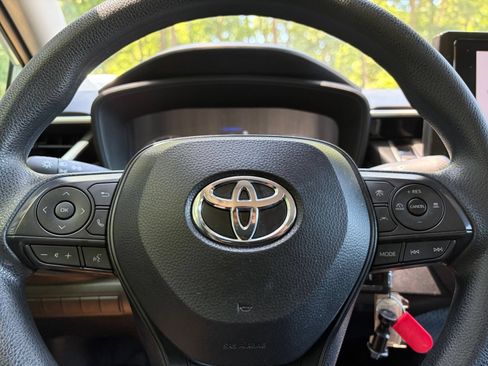 Used 2025 Toyota Corolla LE FWD image 25