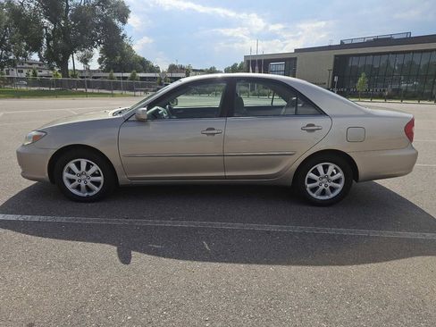 Used 2002 Toyota Camry LE image 2