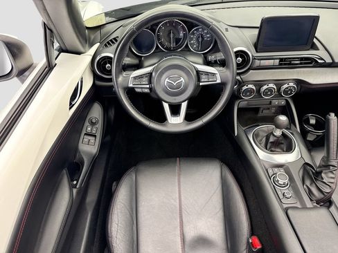 Used 2019 MAZDA MX-5 Miata Grand Touring w/ GT-S Package RWD image 10
