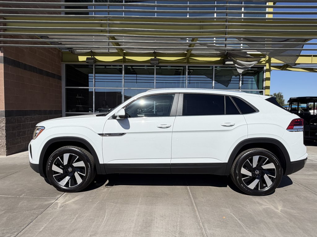 Used 2024 Volkswagen Atlas Cross Sport SE w/ Panoramic Sunroof Package FWD image 7