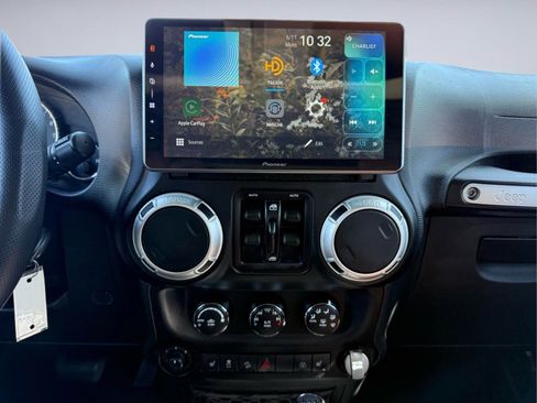 Used 2017 Jeep Wrangler Unlimited Sahara w/ Mopar Chrome Edition Group AWD/4WD image 23