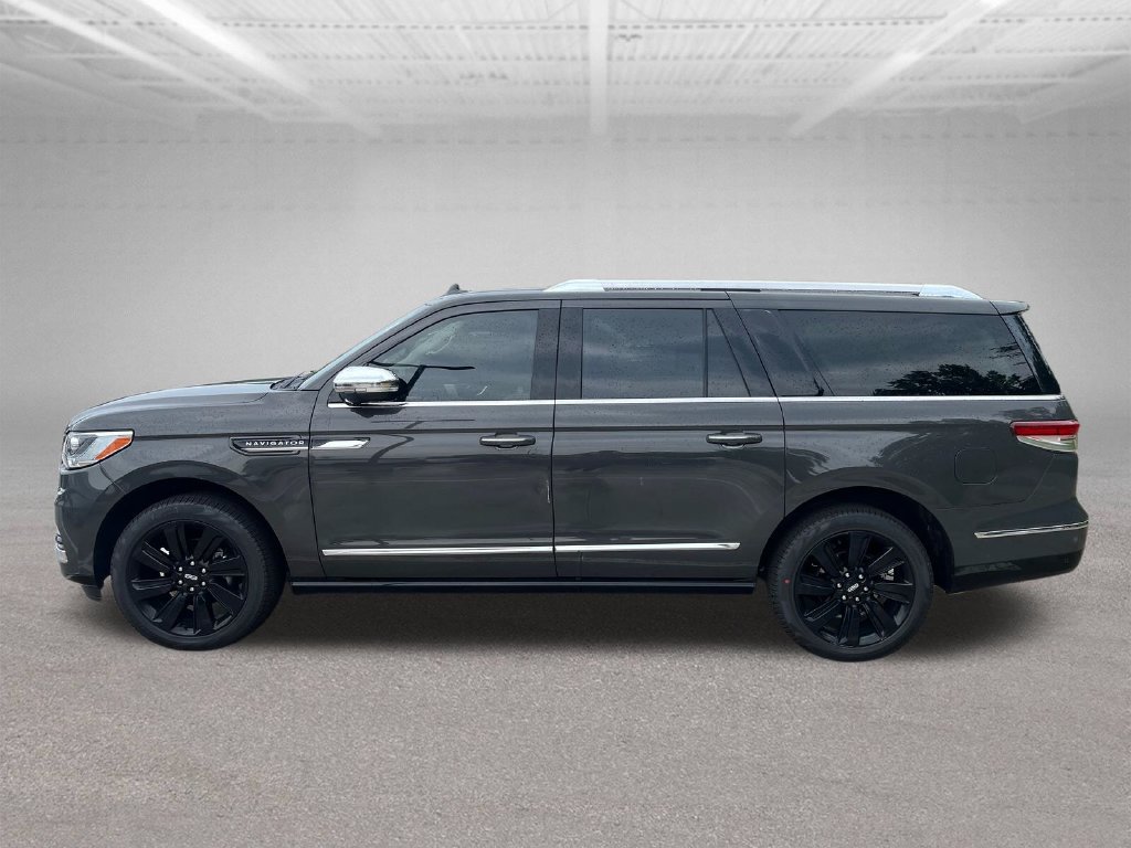 Used 2023 Lincoln Navigator L Black Label AWD/4WD image 2