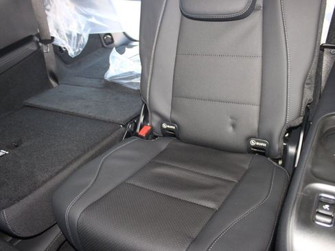 Used 2026 Mercedes-Benz GLS 450 4MATIC image 35