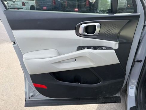 Used 2025 Kia Sorento S w/ Panoramic Sunroof Package image 17