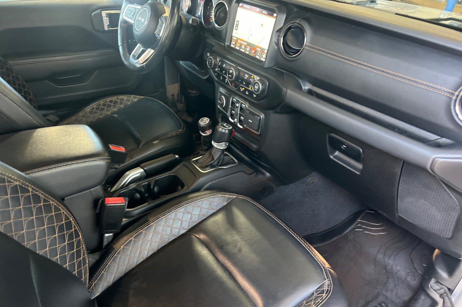 Used 2021 Jeep Gladiator Overland AWD/4WD image 17