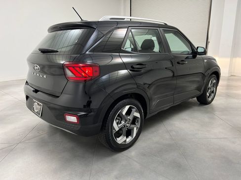 Used 2025 Hyundai Venue SEL FWD image 7
