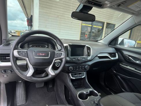 Used 2024 GMC Terrain SLE FWD image 33