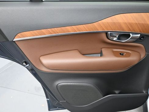 Certified 2022 Volvo XC90 T6 Momentum image 20