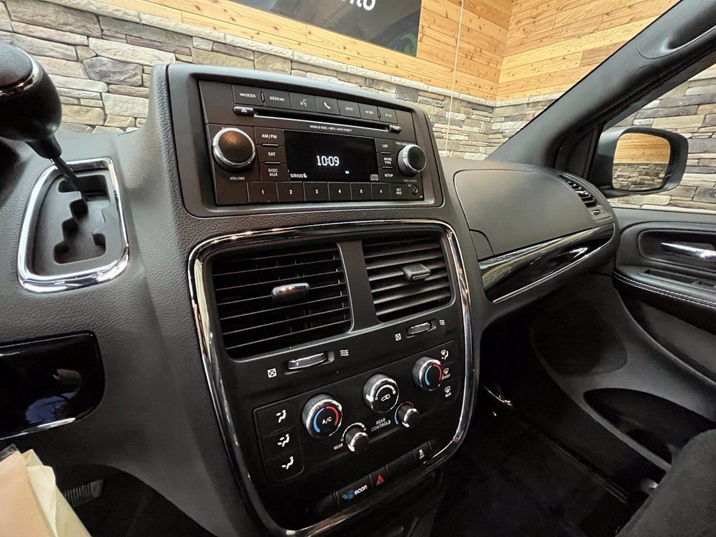 Used 2015 Dodge Grand Caravan SE FWD image 22