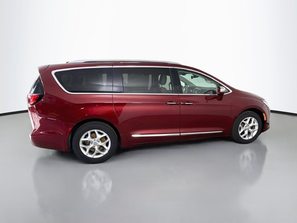Used 2020 Chrysler Pacifica Limited FWD image 11