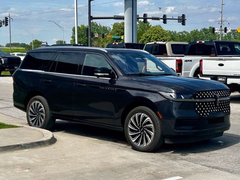 Used 2025 Lincoln Navigator Black Label AWD/4WD image 7
