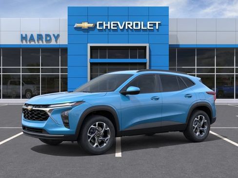 New 2026 Chevrolet Trax LT w/ Driver Confidence Package FWD image 2