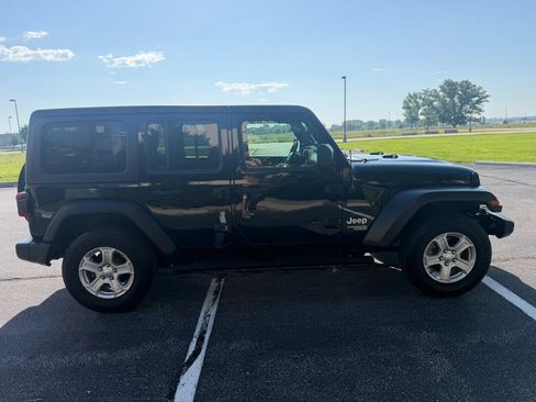 Used 2019 Jeep Wrangler Unlimited Sport S AWD/4WD image 6