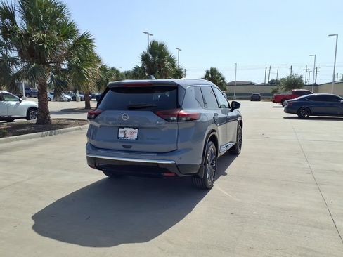 Used 2024 Nissan Rogue Platinum FWD image 5