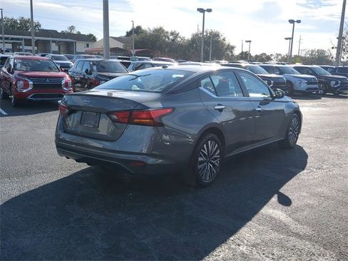 Used 2024 Nissan Altima 2.5 SV image 6