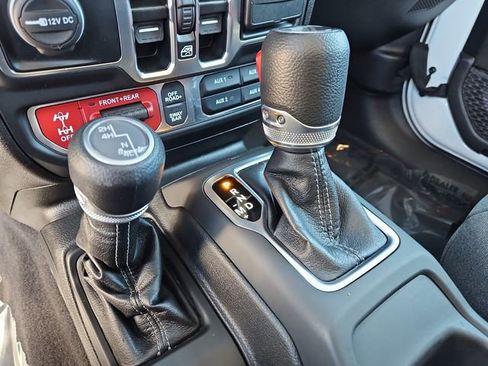 Used 2025 Jeep Wrangler Unlimited Rubicon image 20